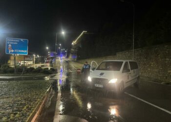 Rreziku nga gurët, bllokohet rruga në Qafë Thanë