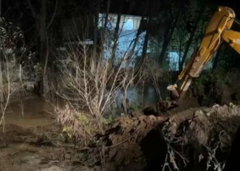 Reshjet e shiut rëndojnë situatën në Maliq, fshati Sheqeras rrezikon të përmbytet