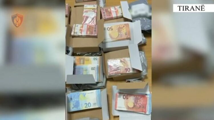 Euro të falsifikuara në qarkullim, arrestohen 4 të rinj në Tiranë