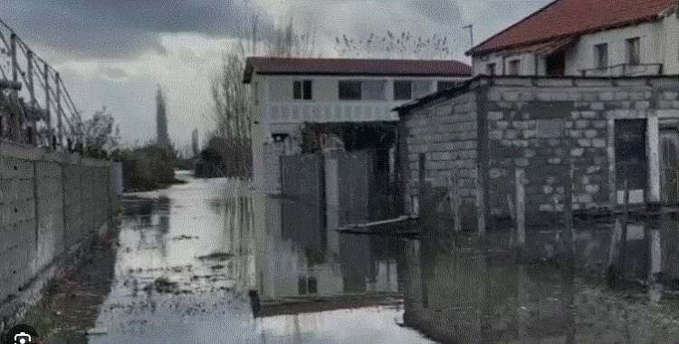 Moti i keq në qarkun e Lezhës, reshjet krijojnë vështirësi në tre bashki