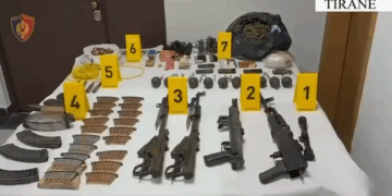 Çfarë u gjet në banesën e 48-vjeçarit në Nikël dhe lidhja me atentatin në Rinas
