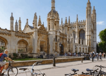 Britania e Madhe vendos taksë të re për studentët e huaj