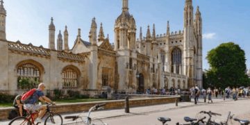 Britania e Madhe vendos taksë të re për studentët e huaj