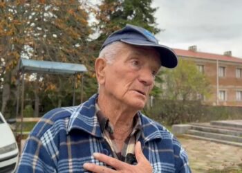 U gjet varur në kangjellat e murit rrethues një person, qytetarët:Pinte shumë alkool