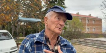 U gjet varur në kangjellat e murit rrethues një person, qytetarët:Pinte shumë alkool