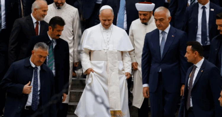 Video/ Vizita në Stamboll, Papa Leo hyn në Xhaminë Blu