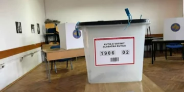 Kosovë/Si po shkon procesi i votimit deri tani, kreu i KQZ:Po votohet në 2614 qendra