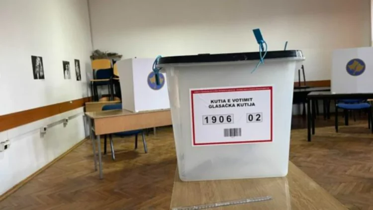 Kosovë/Si po shkon procesi i votimit deri tani, kreu i KQZ:Po votohet në 2614 qendra