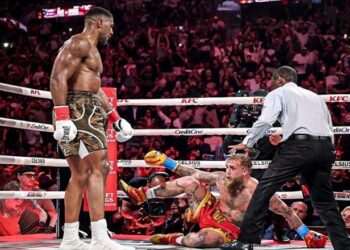 VIDEO/ Anthony Joshua hedh në tapet Jake Paul dhe fiton me ‘K.O.’