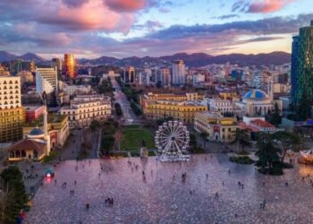 “Metro”: Britanikët zgjedhin Tiranën për pushime në qytet