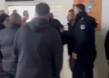 Incidente në një qendër votimi në Kosovë, sherr mes qytetarëve, ndërhyn policia