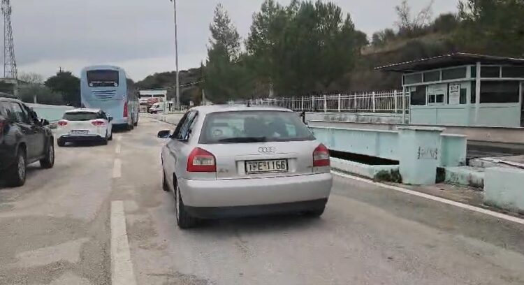 Festat e fundvitit, radhë kilometrike në Kakavijë