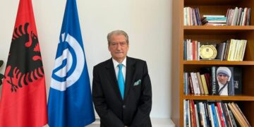 Berisha uron Kurtin: Zgjedhjet në Kosovë, një sukses frymëzues për Shqipërinë