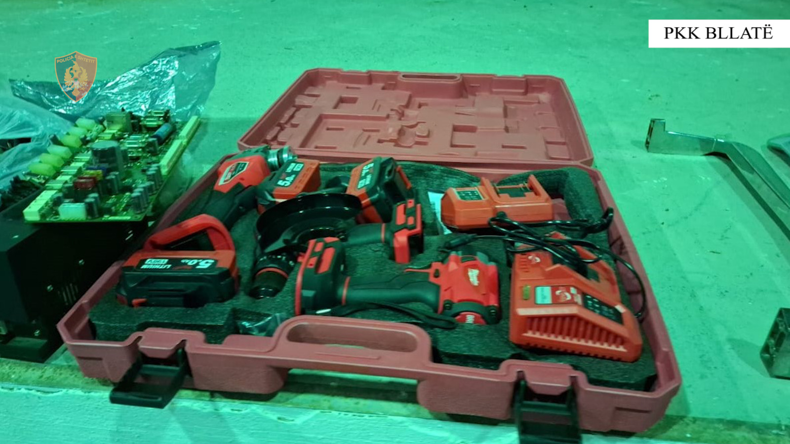 pjese-per-pajisje-te-lojerave-te-fatit-drejt-shqiperise-pranga-2-personave-ne-diber