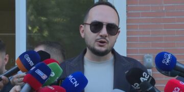 Pas kafes që rriti “tensionin” në PD, Ervin Salianji nis takimet me qytetarët
