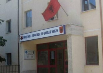 Qëlluan me armë drejt një biznesi në Kukës, pranga babait, në kërkim i biri