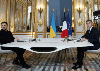 Macron këmbëngul: Vetëm Ukraina mund të vendosë për territoret e saj