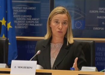 Akuzohet për korrupsion me financimet e BE për diplomatët e rinj, lirohet Mogherini