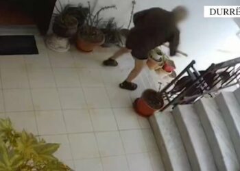 Tentoi të vriste bashkëshorten e tij, arrestohet 76-vjeçari në Durrës