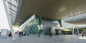 I kërkuar në Zvicër për vjedhje me dhunë, arrestohet në Rinas