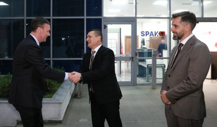 Një ditë para zgjedhjes së kreut të ri, zyrtari i DASH vizitë në SPAK