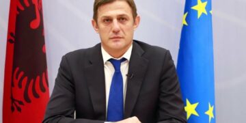 Rama shkarkon nga detyra zëvendësministrin e Brendshëm Julian Hodaj