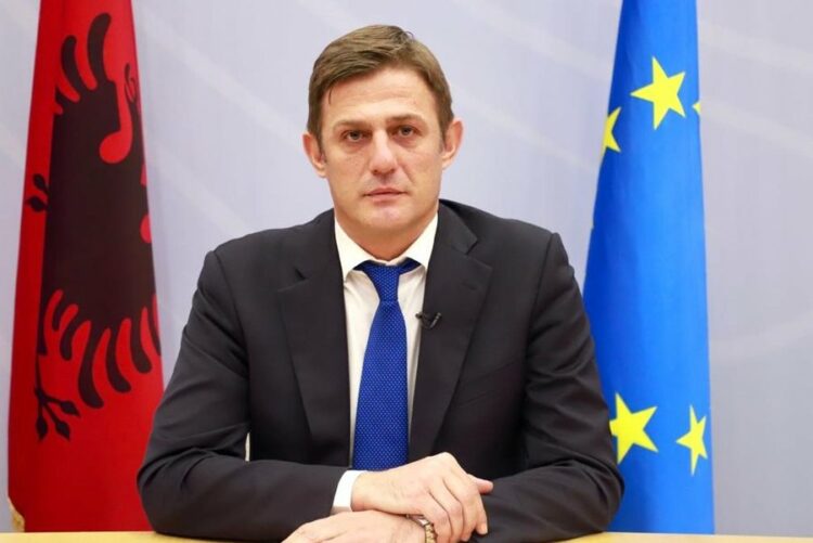 Rama shkarkon nga detyra zëvendësministrin e Brendshëm Julian Hodaj