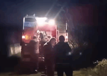 Digjet banesa në Fier, dyshohet për zjarr të qëllimshëm