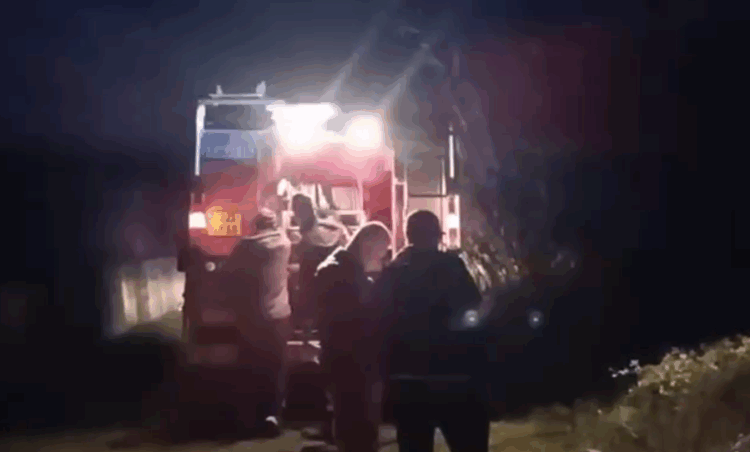 Digjet banesa në Fier, dyshohet për zjarr të qëllimshëm