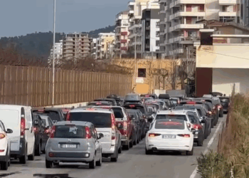 Emigrantët kthehen për festa, fluks në Vlorë