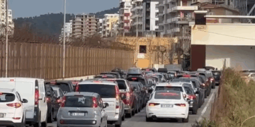 Emigrantët kthehen për festa, fluks në Vlorë