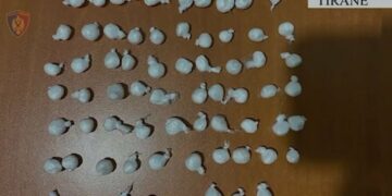 Shkatërrohet rrjeti i drogës në Tiranë, 22 persona të arrestuar