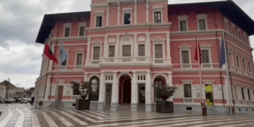 Vodhën karburant nga makinat e punës, pezullohen 3 punonjës të Bashkisë Vlorë