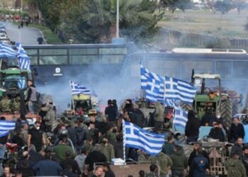Fermerët grekë në protestë, bllokohet aksi Kakavijë-Janinë
