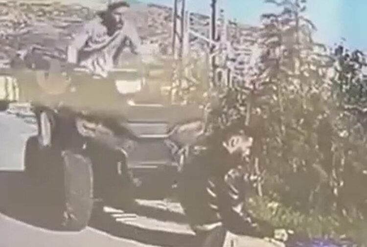 VIDEO/ Ushtari izraelit përplas palestinezin teksa po falej