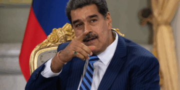 Maduro: Venezuela gati të mbrohet teksa SHBA diskuton mundësinë e një sulmi