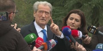 Berisha për Salinjin: Po ndjek agjendë personale, në Durrës, baza e braktisi