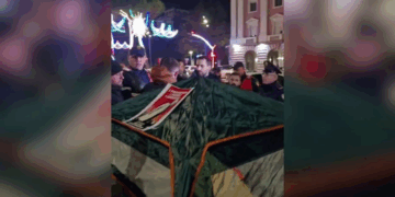 Përplasje mes policisë dhe Lapajt, hiqen tendat e vendosura përpara Kryeministrisë