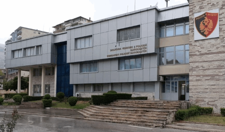Gjendet arsenal armësh në Gjirokastër, 4 të dyshuar si vrasës me pagesë