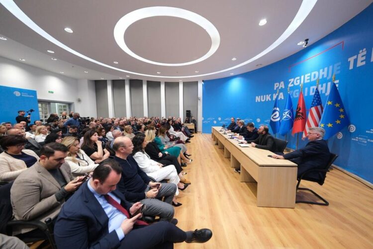 “Fokusi vetëm te protesta”, detaje nga mbledhja e Këshillit Kombëtar të PD