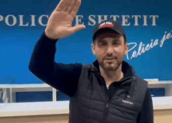 Lapaj shfaqet brenda Komisariatit të Policisë pas protestës: Më proceduan penalisht!