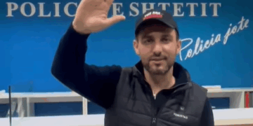 Lapaj shfaqet brenda Komisariatit të Policisë pas protestës: Më proceduan penalisht!