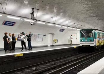 Goditi me thikë 3 gra në metronë e Parisit, arrestohet sulmuesi