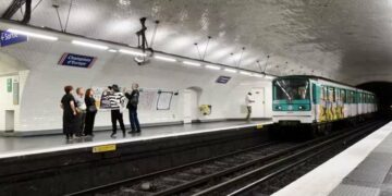 Goditi me thikë 3 gra në metronë e Parisit, arrestohet sulmuesi