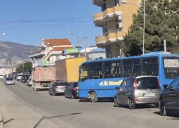 Unaza e Elbasanit “paralizohet” nga trafiku