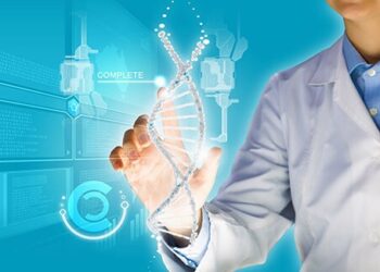 Lind foshnja e parë në botë me ADN e tre personave