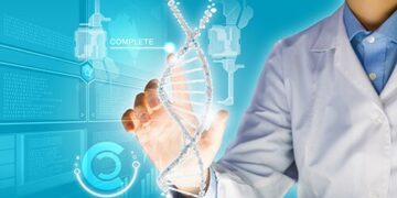 Lind foshnja e parë në botë me ADN e tre personave