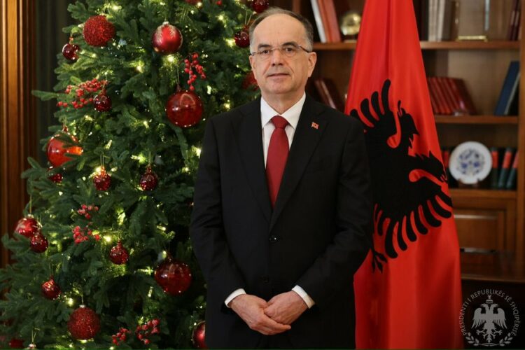 Begaj uron shqiptarët për Vitin e Ri: Familja i jep forcë shoqërisë sonë