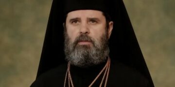 Kryepeshkop Joani uron besimtarët: Krishtlindja, rreze shprese