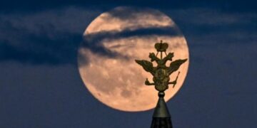 Rusia synon të ndërtojë një central bërthamor në Hënë